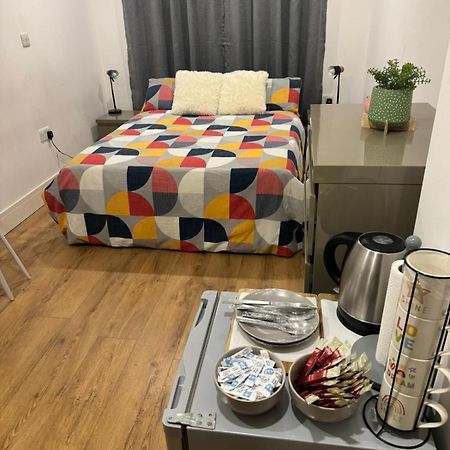 King Azim Court Apartment London Bagian luar foto