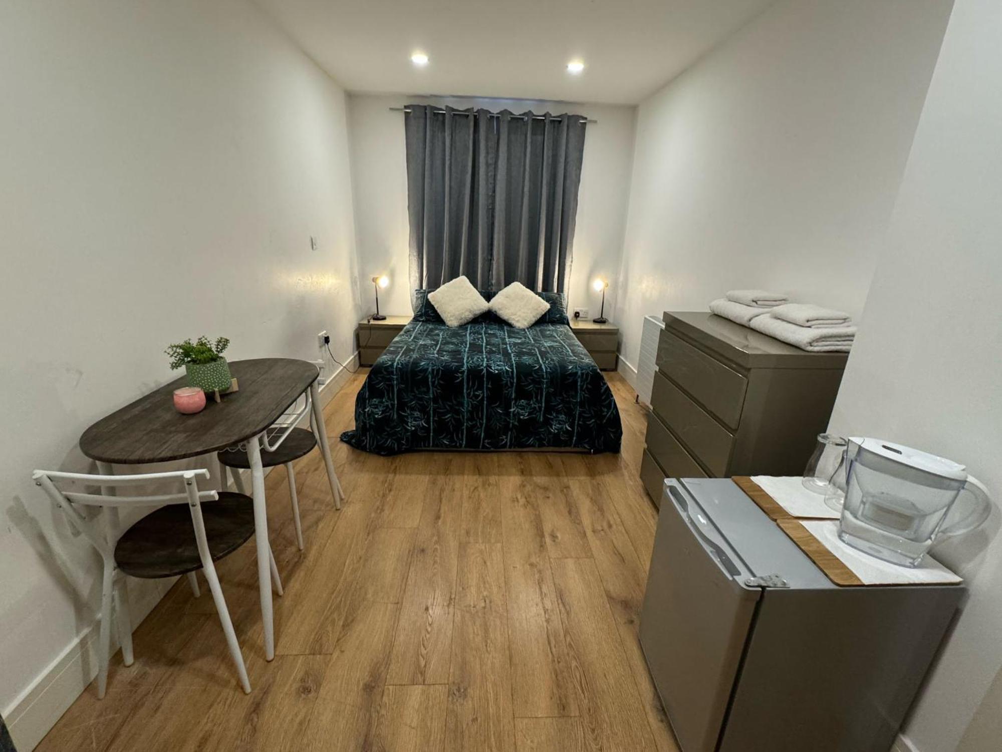 King Azim Court Apartment London Bagian luar foto